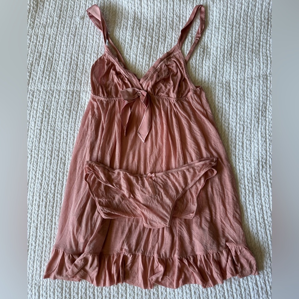 Victoria’s Secret pale pink nightie set